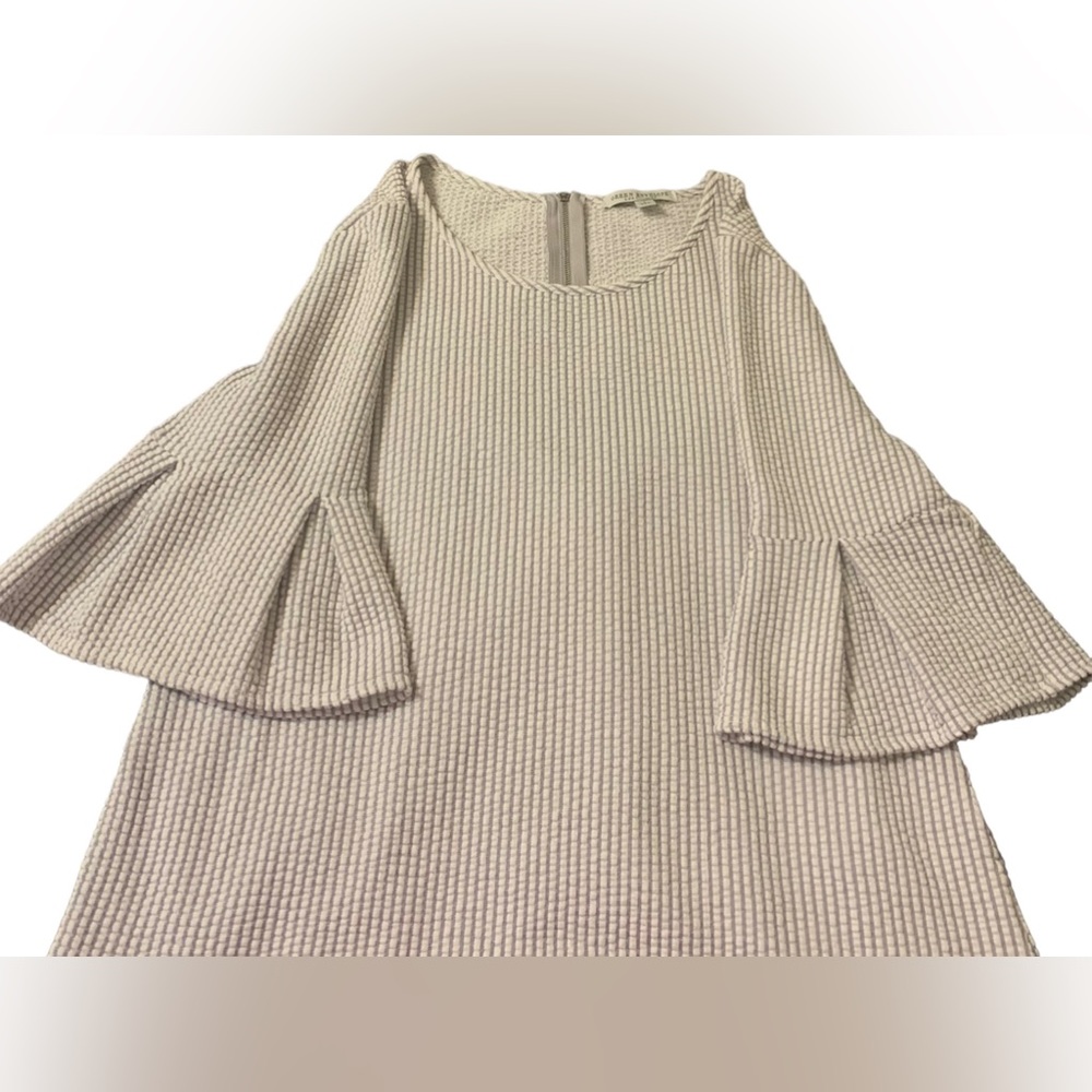 Green Envelope Los Angeles L Flutter Sleeve Gray and White Striped Blouse